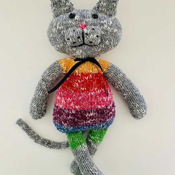 Doudou Mister Cat arc-en-ciel en fil écologique