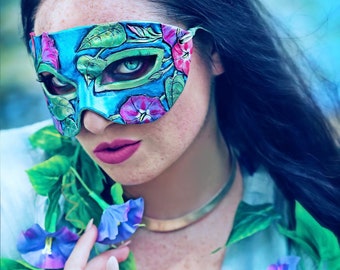 Máscara de cuero de la Dama de Septiembre con zafiro Morning Glory - Edición limitada 2 de 10 Piedras de nacimiento Flor de nacimiento Art Nouveau Mascarada de Mardi Gras