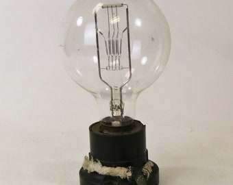 1920s Major Mfg Co 1500W Edison-Mazda Pre-Focus Light Bulb PF 66 Bakelite Socket