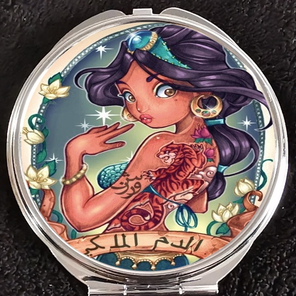 Broche Princesse Pinup Tatouée Jasmine Aladin - Plastique Acrylique - Original