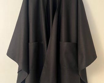 Svart ullkappa - Herrull Ruana fickkappa Kimono - Vinterfilt Mexikansk poncho Herr - Svart grå ullklocka Poncho - Tillverkad i Storbritannien