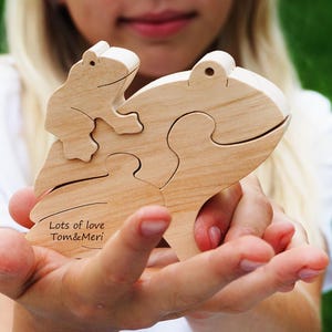 Personalized Mothers Fathers day gift, Wooden frog family of 2 puzzle, Wood animals family keepsake - First time mom present - custom name