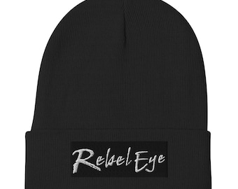 Bestickte Beanie: Strickmütze aus Baumwollgemisch