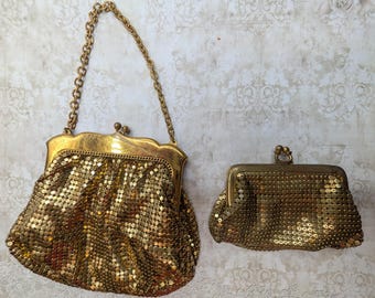 1940s Whiting & Davis Gold Metal Mesh Evening Bag With Chain