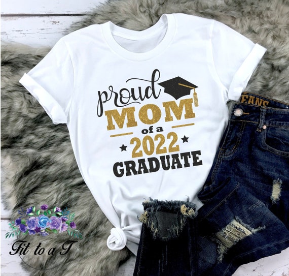 Proud Mom of a 2022 Graduate T-shirt 