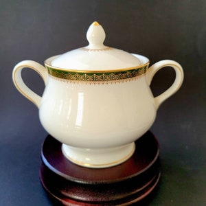 Vintage Wedgewood Chester Covered Sugar bowl, Fine Bone China, Made in England