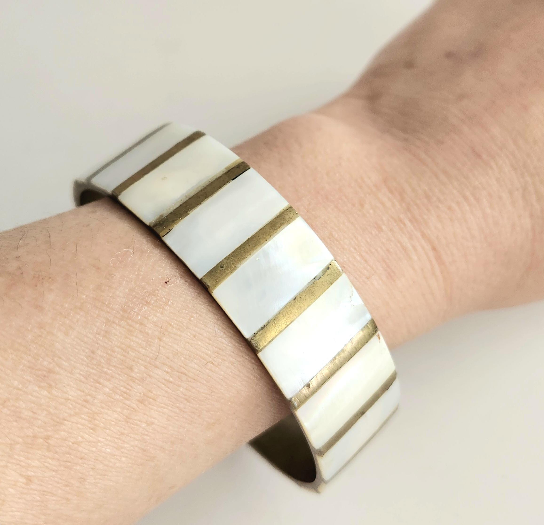 あ*ん様 M.U.L. 真鍮バングル ヴィンテージナチュラルMOPホワイトシェル象嵌真鍮バングル