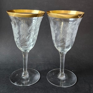Pair of Vintage Gold Banded Etched Sun Flower Wine Goblets, Gold Trimmed Barware, Engraving Crystal Glassware