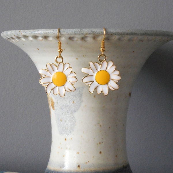 1.25" Gold tone Enamel white daisy flower Charm earrings