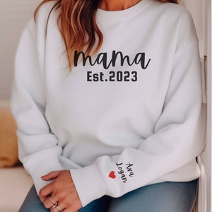 Custom Personalized Mama Sweatshirt with Date and Children Name on Sleeve, Mama Sweatshirt, Minimalist Mama, Gift for Mom, Baby Shower Gift