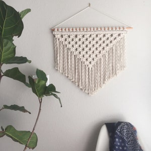 Macrame Pattern - Written PDF by Elsie Goodwin/Reform Fibers - Digital Macrame Pattern - Instant download - Name: Square Knot Triangle