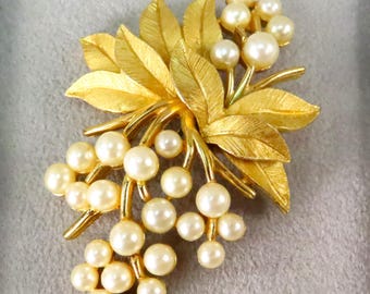 Crown Trifari Large Vintage Hallmarked Gold Tone Brooch Leaf With