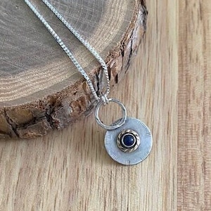Sodalietstenen ketting, bloue stenen hanger, ronde zilveren hanger, handgemaakte sodaliethanger
