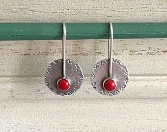 Orecchini in corallo fatti a mano in argento sterling: gioielli artigianali in corallo rosso