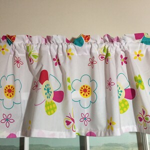 Frühlingsblumen und Schmetterlinge Valance ~ 72 Zoll breit ~ Extra breit ~ Versandfertig