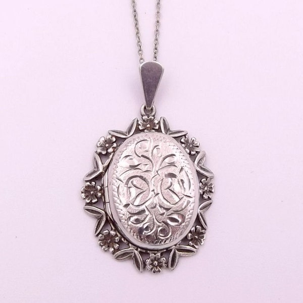 Vintage Sterling Silver Locket | Engraved Oval Photo Locket Pendant On A Chain | Hallmarked 1974