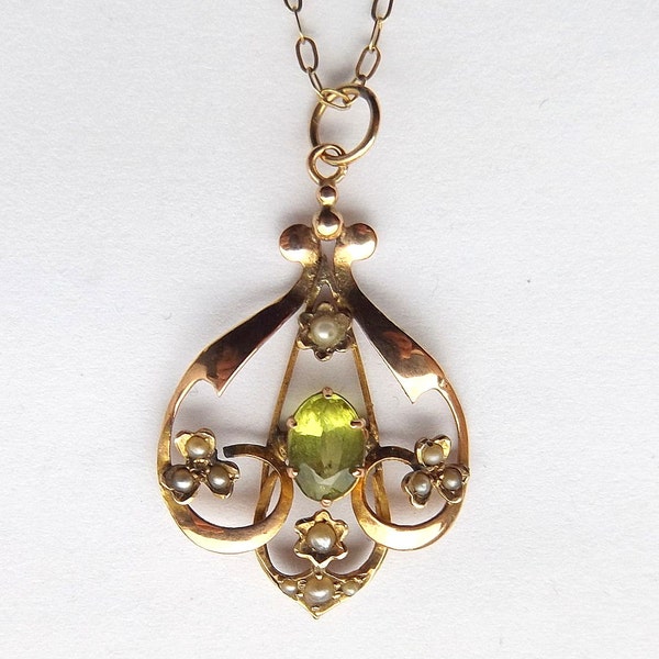 Antique 9ct Gold, Peridot & Pearl Lavalier Pendant | Edwardian Lavaliere Necklace With Clover or Shamrock