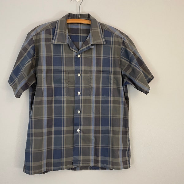 80s Plaid Short Sleeve Shirt Vintage Button Up Shirt with Pockets Blue Gray Plaid Vintage Size 15 15.50 Medium M Small Mens 90s Casual Shirt