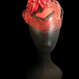 Rubber Latex Teardrop Fascinator Hat with Double Rubber Rose & leaves detail, Birdcage French Veil, Latex Fetish Gothic Accessory UK ONLY 画像 6