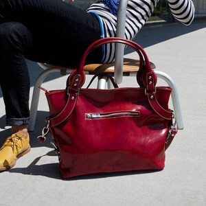Bolso de piel, bolso de piel hecho a mano, bolso de mano, bolso de piel para mujer, bolso de hombro de piel roja, bolso hecho en Italia (5579RED)
