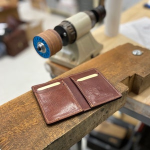 Men's Vertical Wallet Slim Minimalist Bi-fold Billfold Card Wallet Floto Sono Made in America 7010 Vecchio image 4