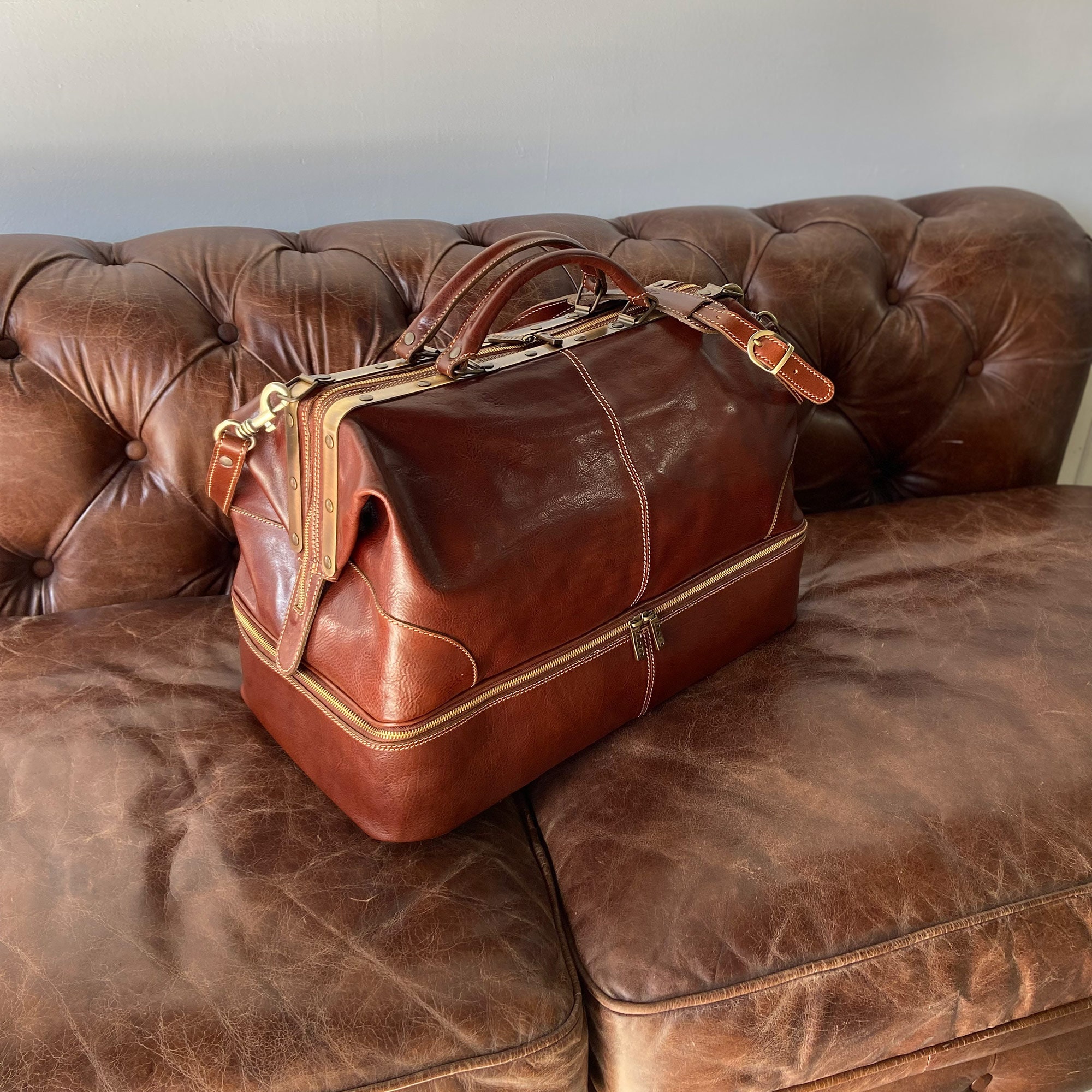 Buy And Price Antique Leather Gladstone Bag - Arad Branding