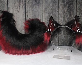 Orejas y cola de lobo de color rojo oscuro y negro