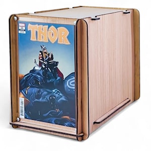 Eco-Friendly Wood Comic Storage & Display Box PLUS Marvel&#39;s Thor Comic #26 - Variant Cover