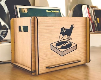 Caja para guardar discos con diseño retro, fabricada con madera contrachapada ecológica.