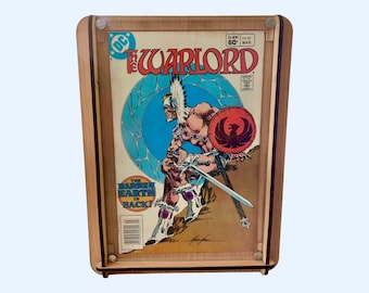 Boîte de rangement/présentation originale de bande dessinée Romany House PLUS la bande dessinée vintage The Warlord Comic #67 de DC Comics - pour votre collection ou un excellent cadeau