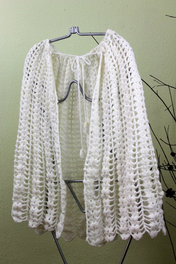 Vintage Winter White Hand Knit  Sweater Cape and … - image 3