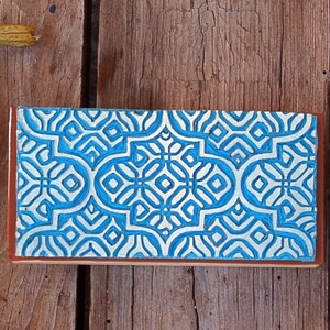 Timbre artisanal linogravure motif Maroc avec pastille