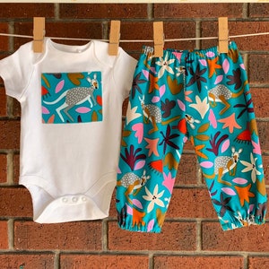 Baby outfit Australia 2 piece set boy girl teal with wallaby and flora