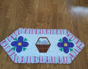 Easter Basket Tablerunner
