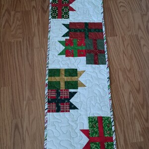 Christmas Gifts Runner