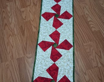 Poinsettia Runner
