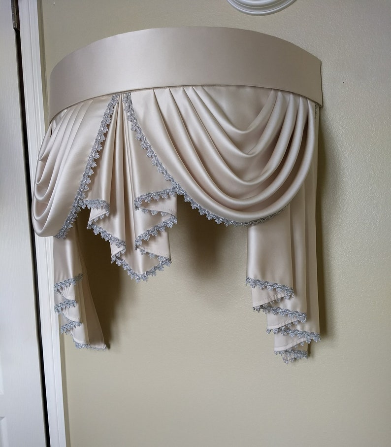 Bed crown canopy