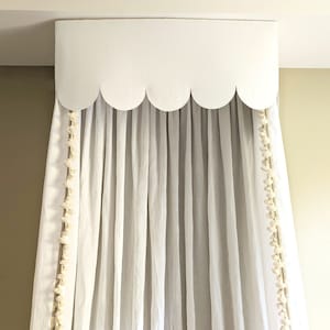 Scalloped linen bed crown canopy (square shape).