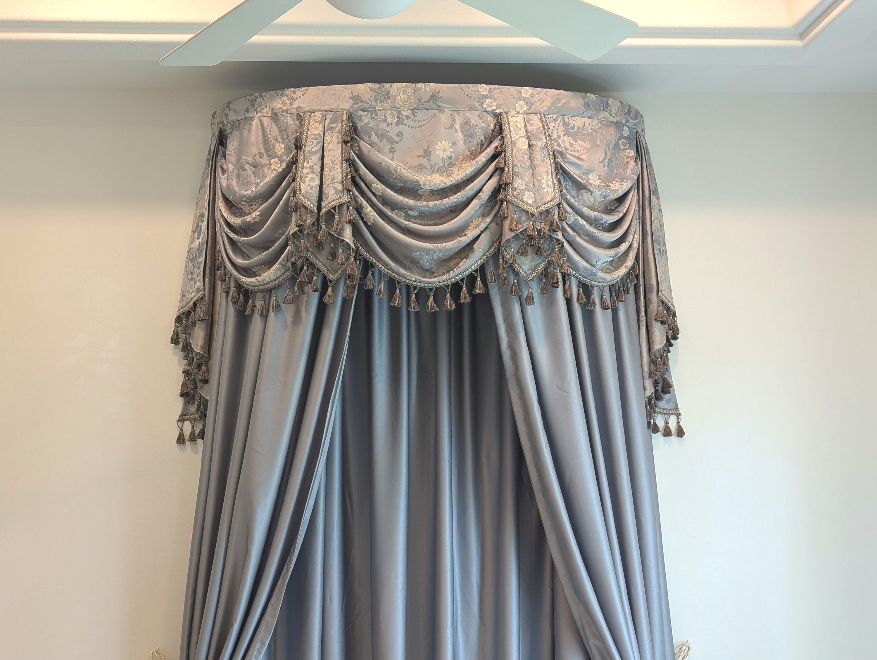 Baroque canopy for a king or queen bed.