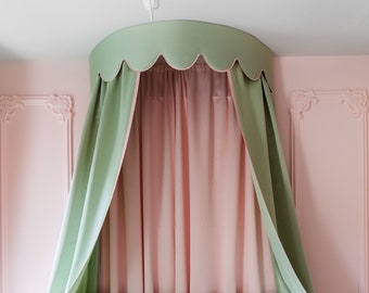 Spectacular bed crown canopy (W50" H103")