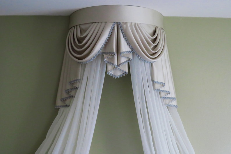 Bed crown canopy
