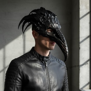 Schwarzer Vogel gebogener Schnabel Lange Nase Schädel Gesichtsmaske Top Feder Halloween Kostüm Party Maskerade Raven Crow Pest Doktor Maske | Party Maske Long Feather