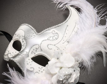 Beautiful Women Silver Eye Mask Carnival Masquerade Masque vénitien w / Glitter Mardi Gras Side White Feather | Festival de musique de fête d'Halloween