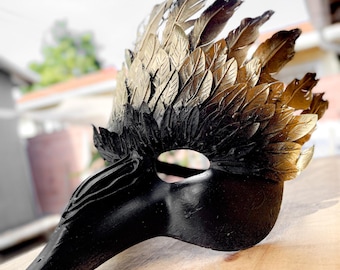 Gold Feather Pantalone Voodoo Long Nose Bird Mask, Black Plague Doctor Costume Feather Mask for Halloween, Raven Crow Skull Bird Beak Mask