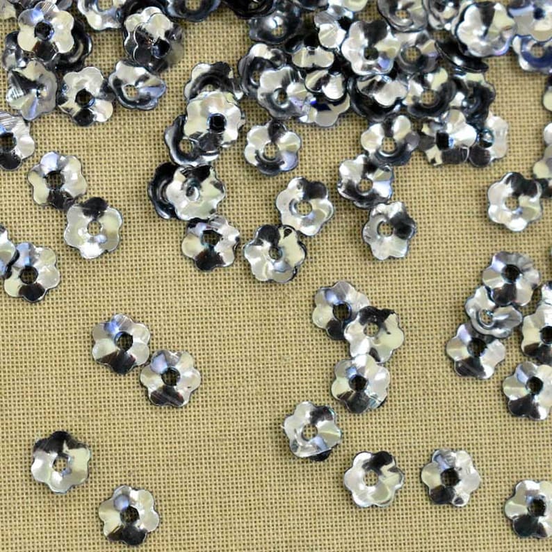 Sequins Sew on craft Centre hole Loose sequins Pailette spangles Cupped Flower Shape Gunmetal Color Sequins-100 Garm 5MM