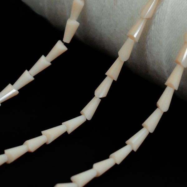 Perles à facettes coniques Strand Crystal Fire Polished Spacer Beads pour la fabrication de bijoux en couleur crème (Taille: - 4x7MM) 1 Stand-65 Pieces (Approx.)