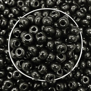 EmbroideryMaterial Preciosa Black Opaque Round Beads 5mm (4/0) - 100g - Ideal for Jewelry Making and Embroidery