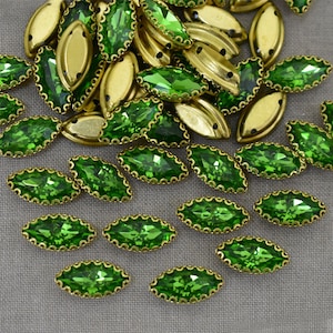 25 Pieces, Green color Sew on Glass Crystal Stone/Rhinestones Crystal beads/Sew On Rhinestone With Claw-Catcher Made of Brass