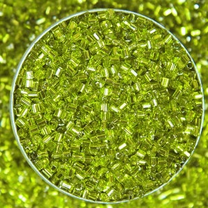 Perline di vetro tagliate esagonali 15/0 Perline distanziatrici sciolte per la creazione di gioielli e perline in colore verde ara (realizzate in India)