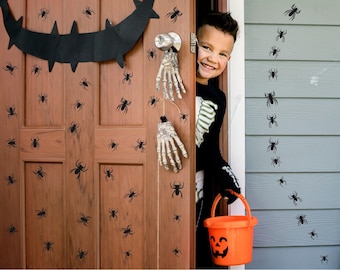 Creepy Crawly Spider Wall Decals - Halloween Door Vinyl Stickers - Party Pranks & Seasonal Home Decor DIY - Outdoor Halloween Decoration